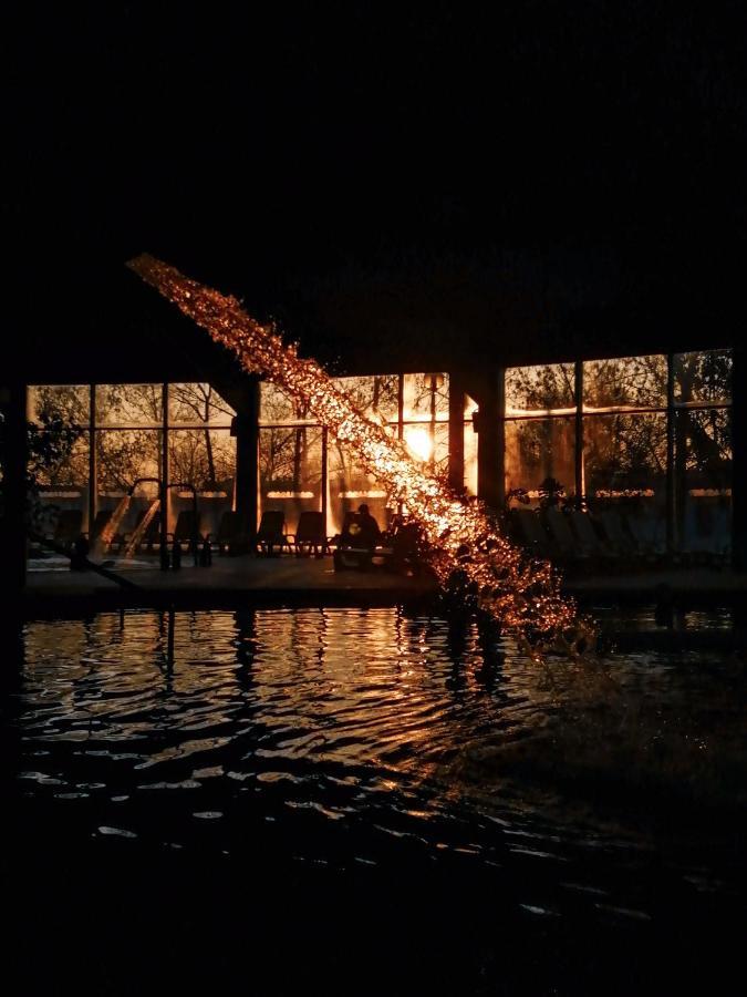 Hotel Kumania Kisujszallas Bagian luar foto